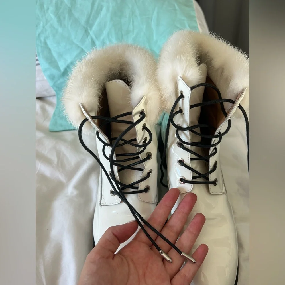 💎 Aquazzura White Patent Faux Fur Winter Size 9 - Picture 4 of 16